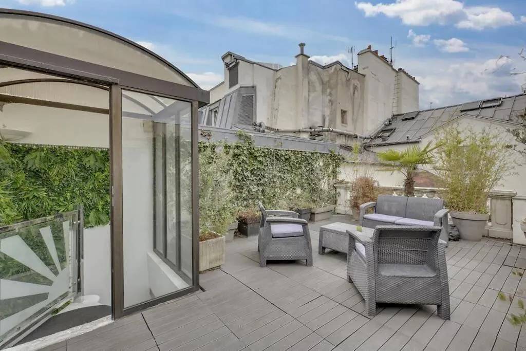 Louvre Terrace Apartment *