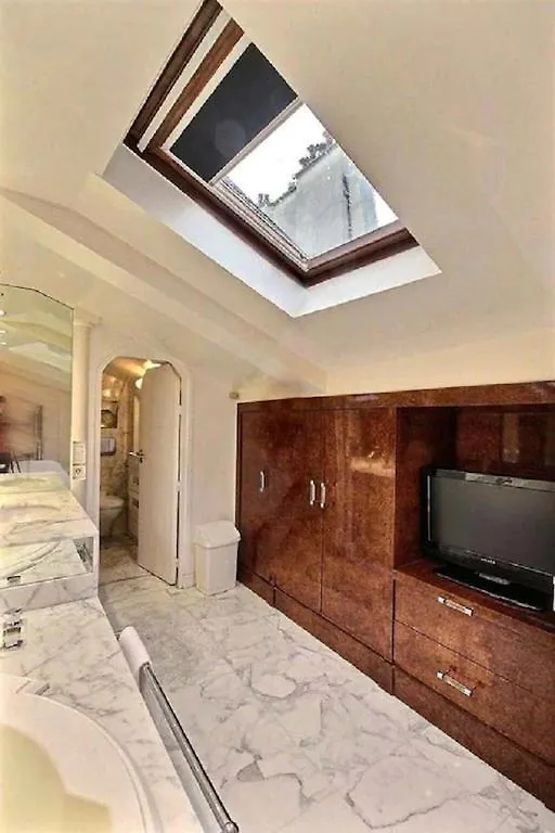 Louvre Terrace Apartment Paris